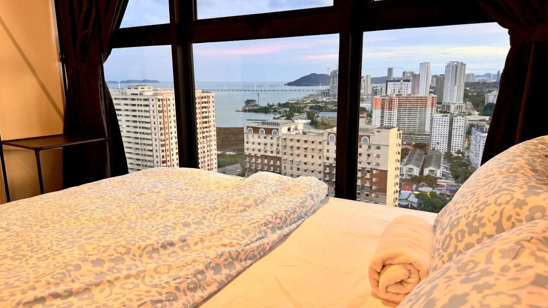 Big Family Stay Urban Large Pool & Sea View Netfix Jelutong 0*,  Malásia