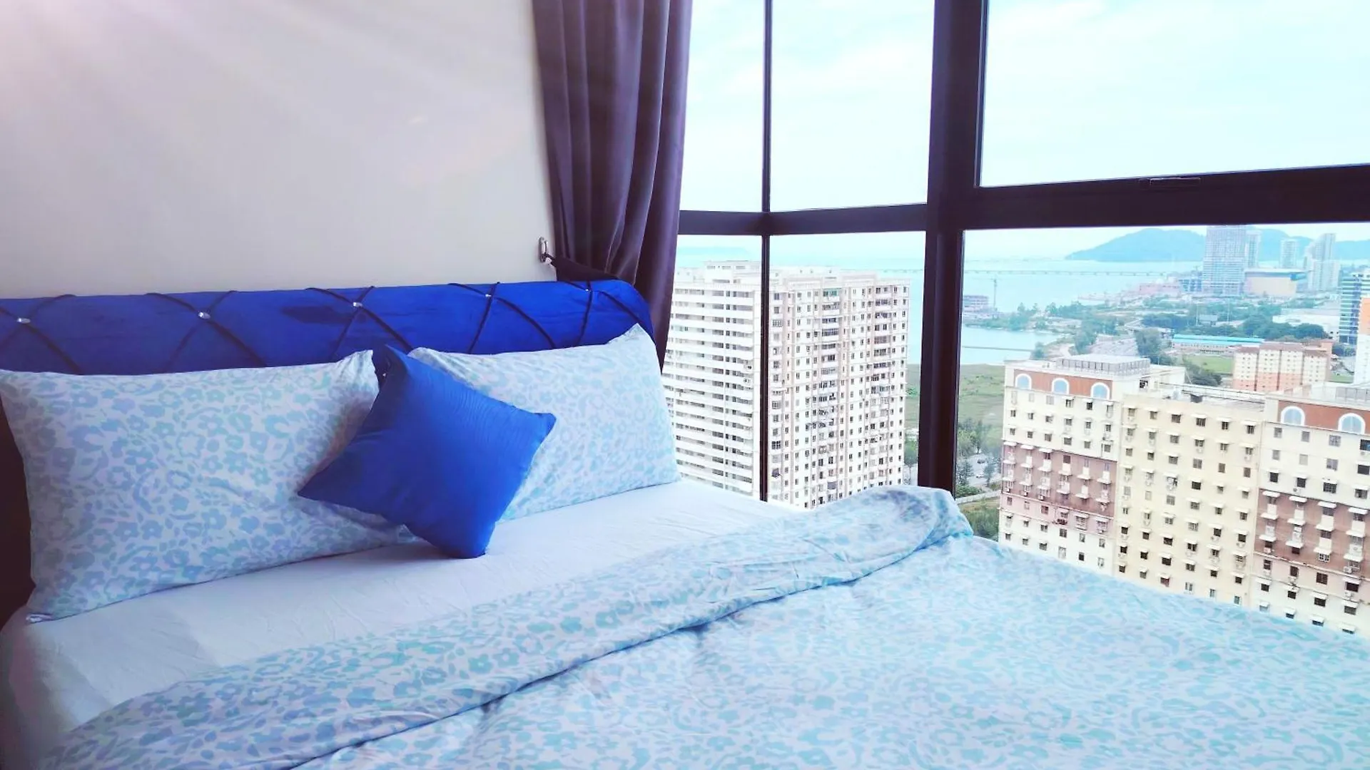 Big Family Stay Urban Large Pool & Sea View Netfix Jelutong